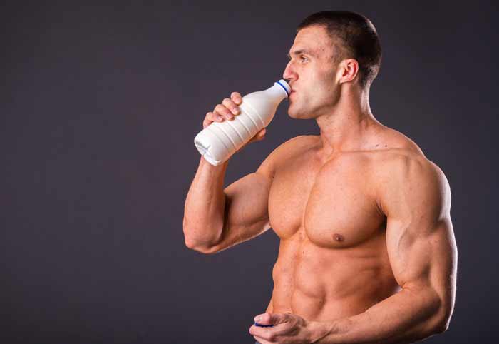 bodybuilder-drinking-milk.jpg